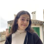 Estudiant universitària d’educació, titulada en Batxillerat d’Humanitats, cerca alumnes